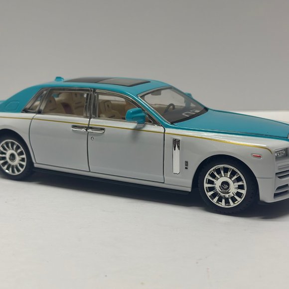 1:24 Rolls-Royce Phantom Metal Diecast White Tiffany Blue WITH LEDS Roll-Back - Picture 2 of 10
